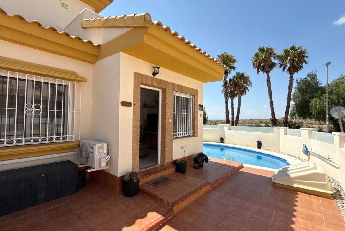 Vista exterior de Casa o xalet en venda en  Murcia Capital amb Piscina i Alarma