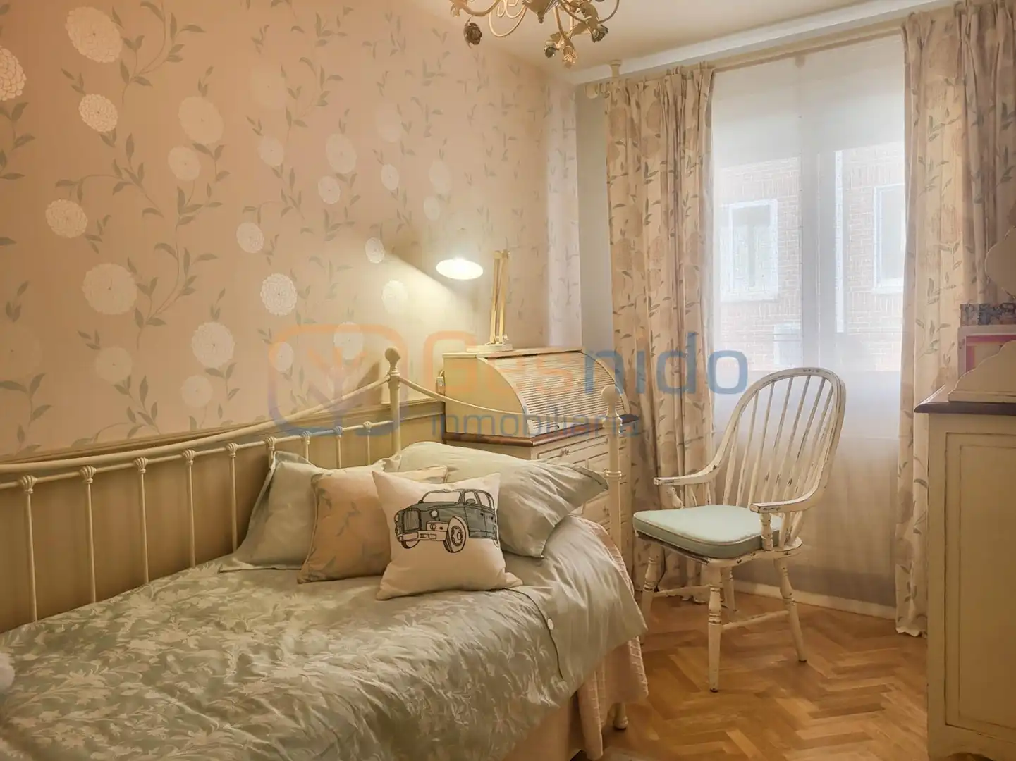 Habitación de Casa adosada en venta en Segovia con Calefacción, Parquet y Trastero
