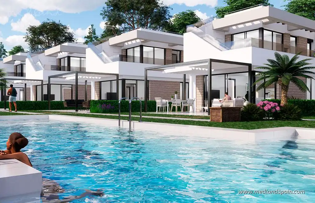 Chalet con piscina en venta en El Pinar de Campoverde, imagen 2