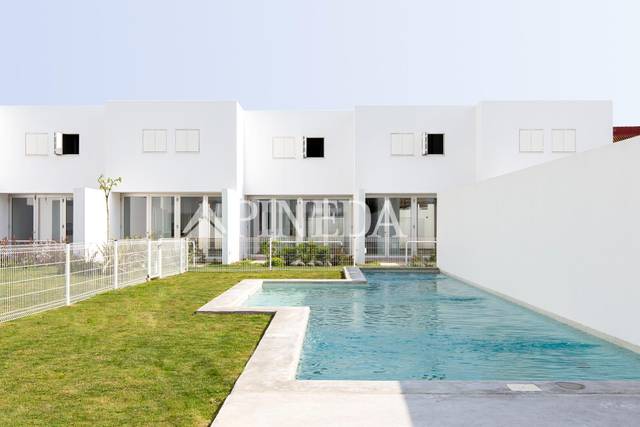 Casa adosada en Venta en Calle SENYERA en Platja de la Pobla de Farnals