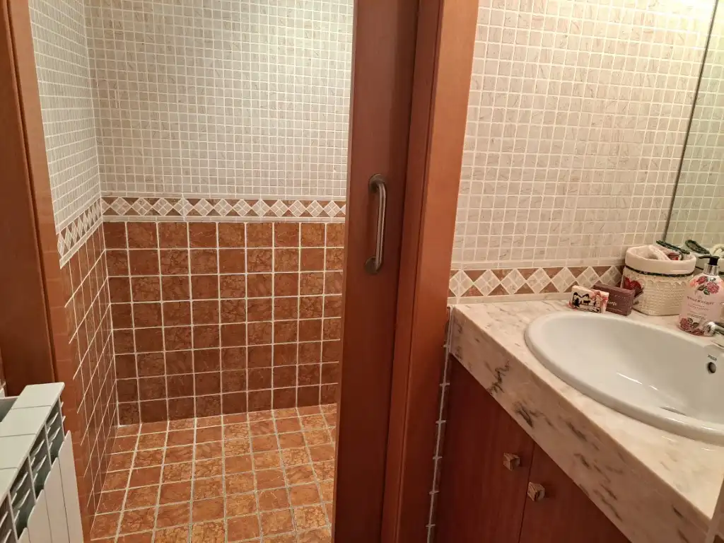 Baño de Dúplex en venta en Alp con Calefacción, Trastero y Amueblado