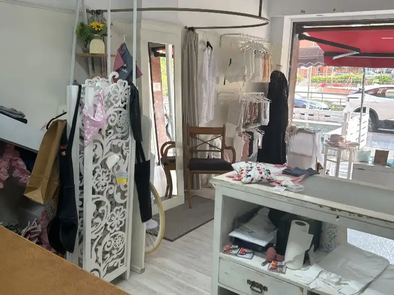 Business premises for transfer in Juan de la cierva 16, imagen 2
