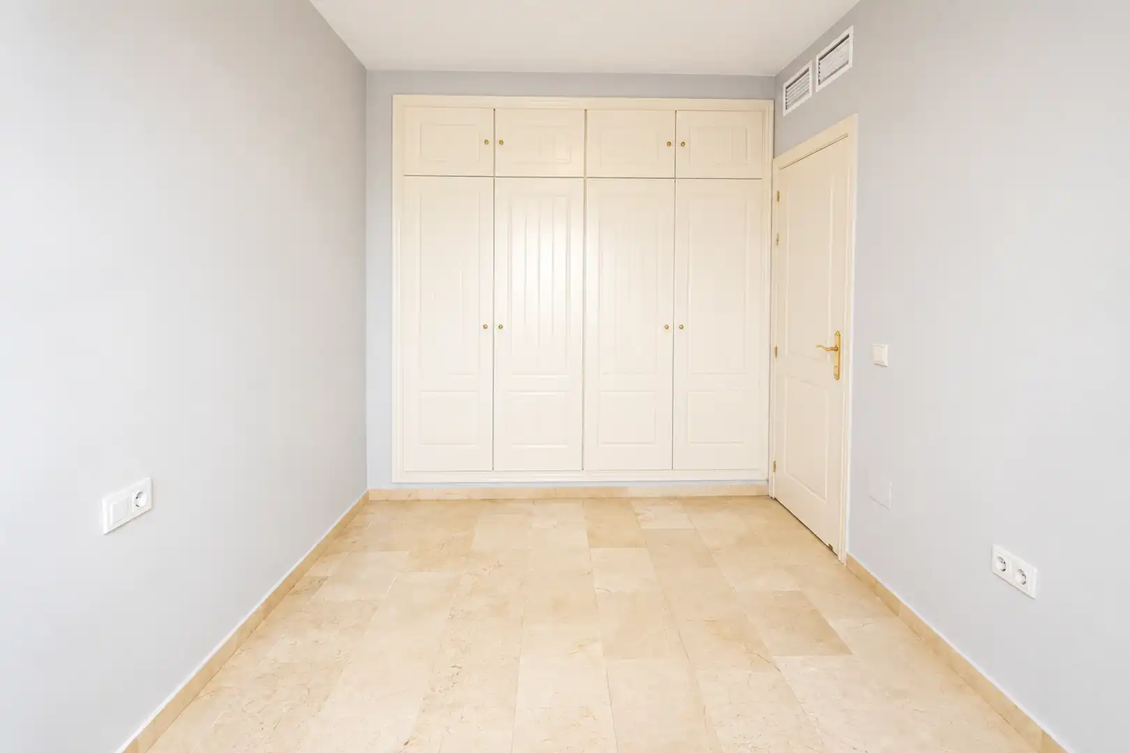 Bedroom of Apartments for sale in Marbella  with Air Conditioner, Terrace and Swimming Pool