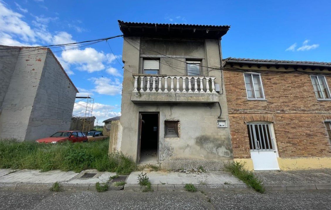 Exterior view of House or chalet for sale in Valde-Ucieza