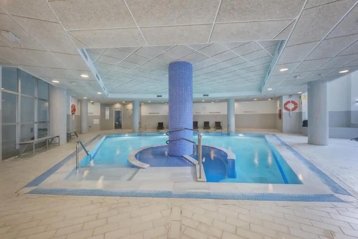 Piscina de Ático de alquiler en Estepona con Aire acondicionado, Terraza y Piscina