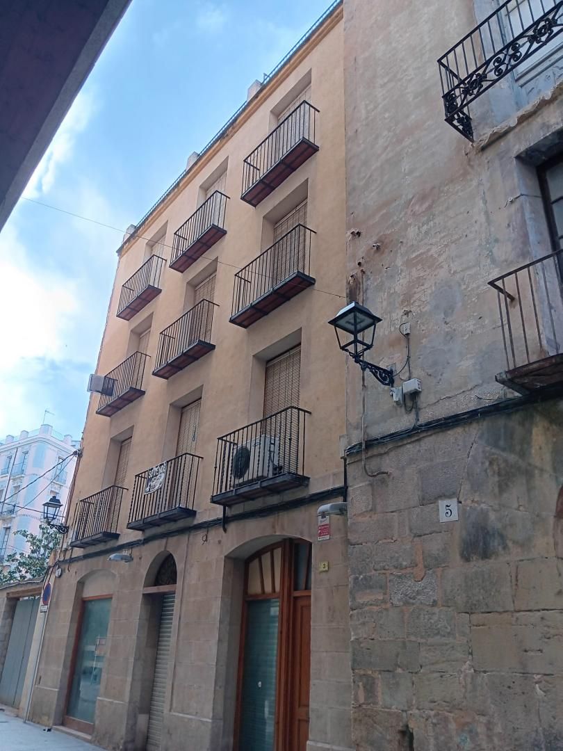 Vista exterior de Edifici en venda en Tortosa