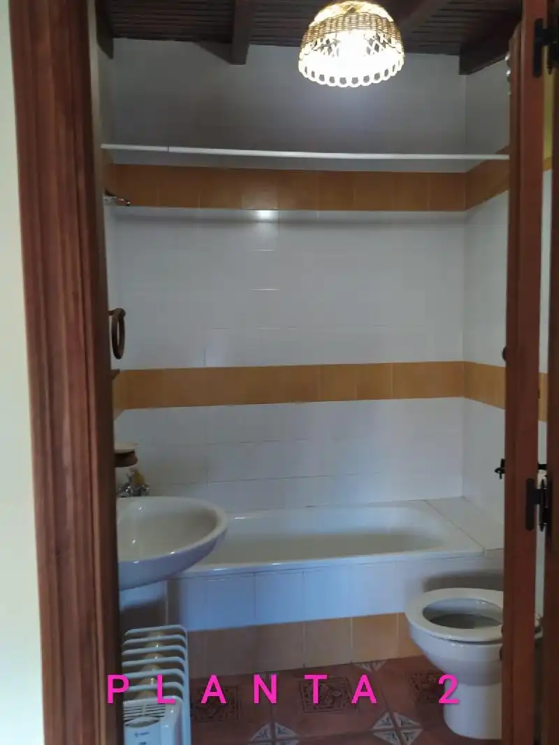 Badezimmer von Einfamilien-Reihenhaus zum Verkauf in Villa del Campo mit Privatgarten und Möbliert