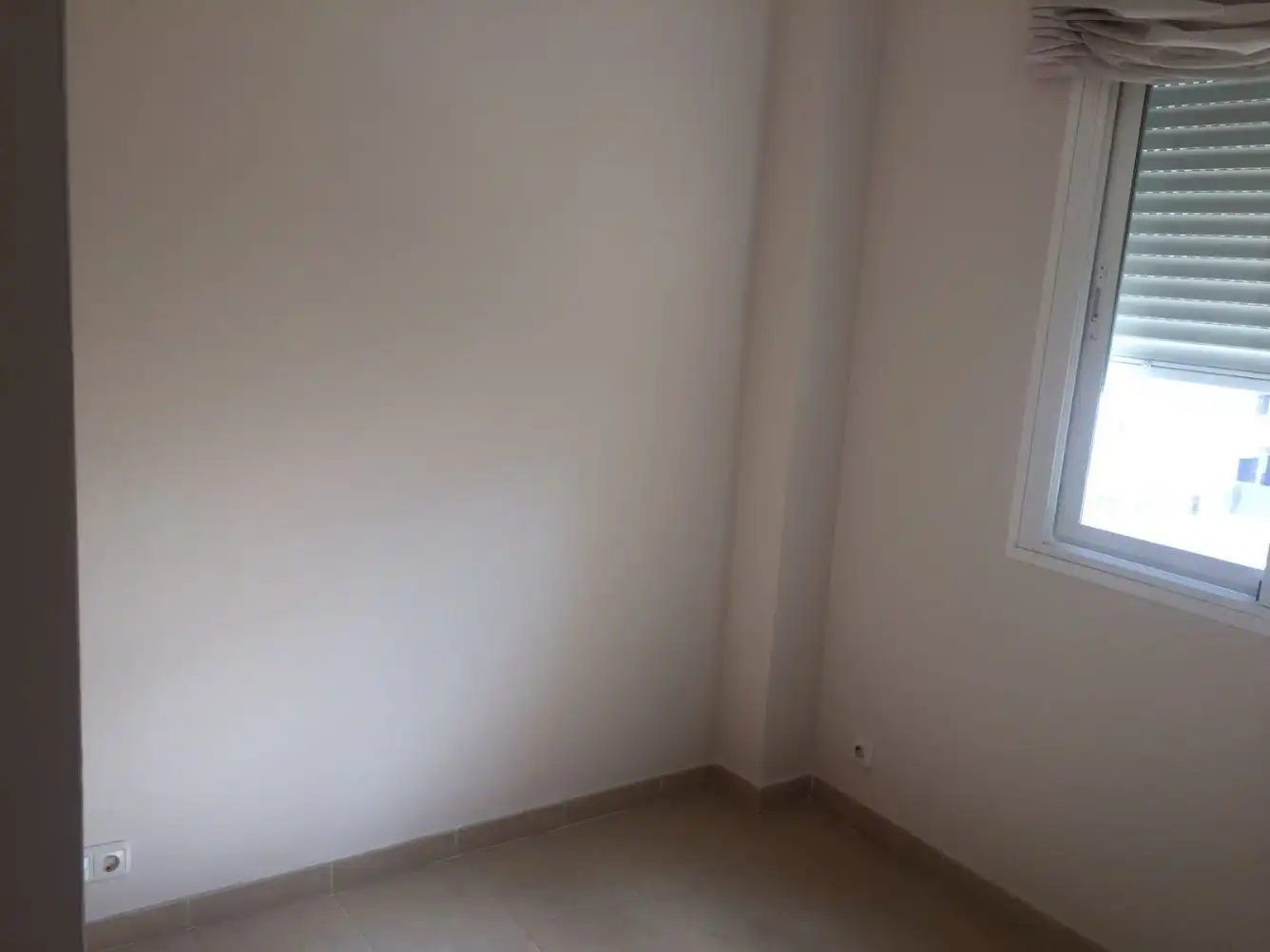 Dormitori de Dúplex de lloguer en Algeciras amb Aire condicionat, Moblat i Piscina comunitària