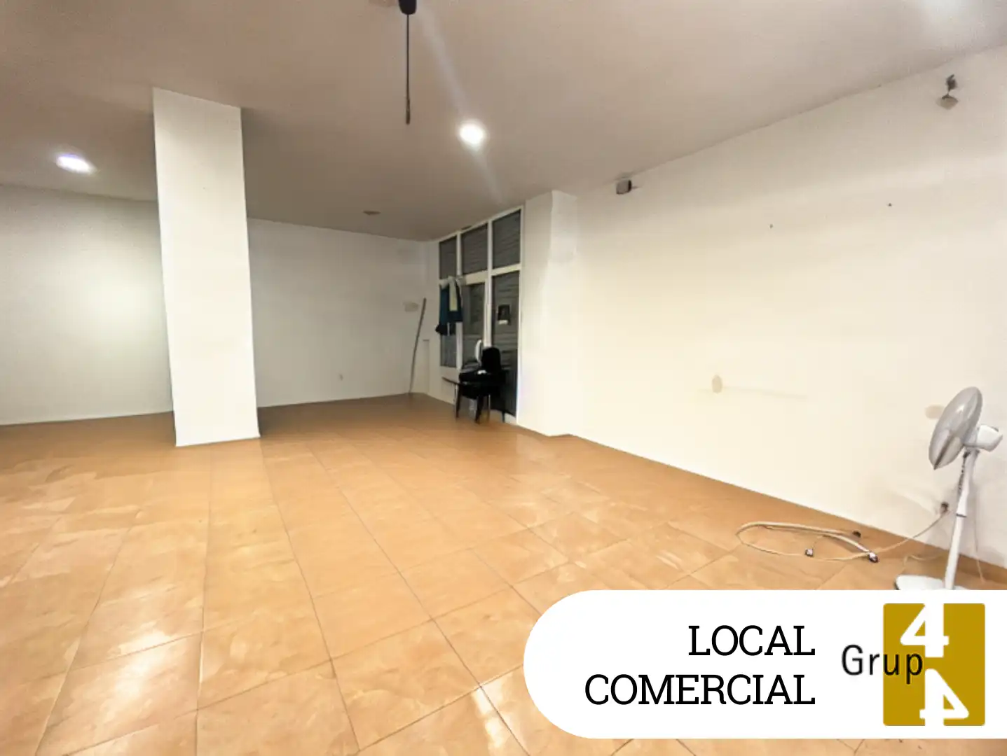 Vista exterior de Local en venda en L'Hospitalet de Llobregat