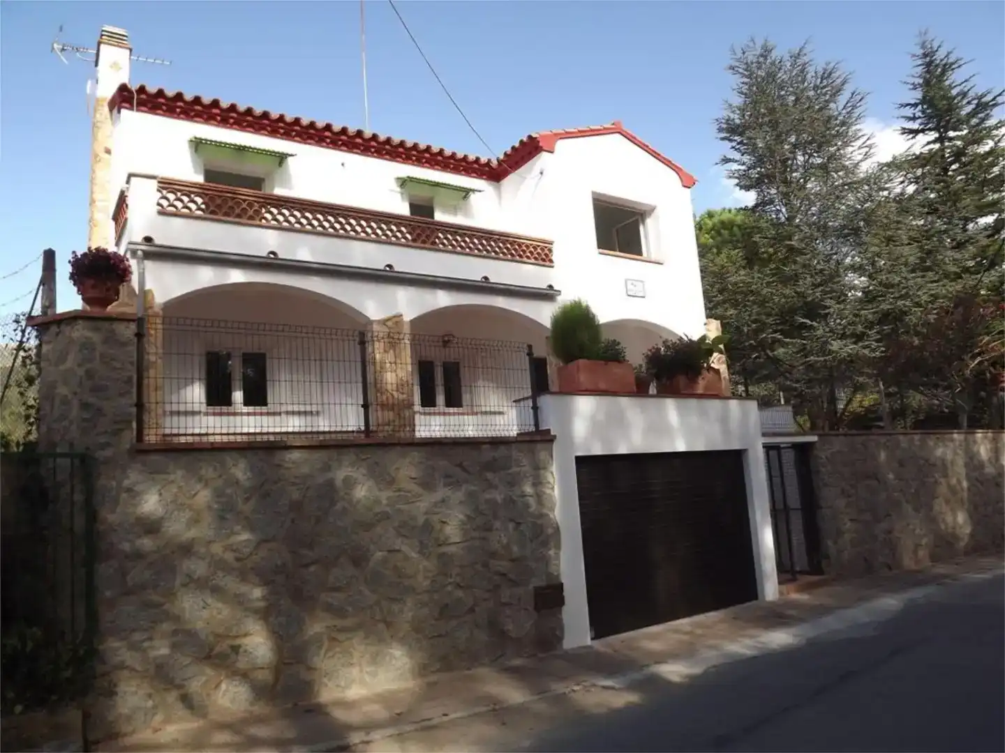 Vista exterior de Casa o xalet en venda en Maçanet de Cabrenys amb Balcó