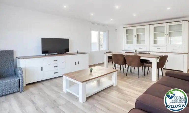 Sala d'estar de Apartament en venda en Roses amb Calefacció, Moblat i Piscina comunitària