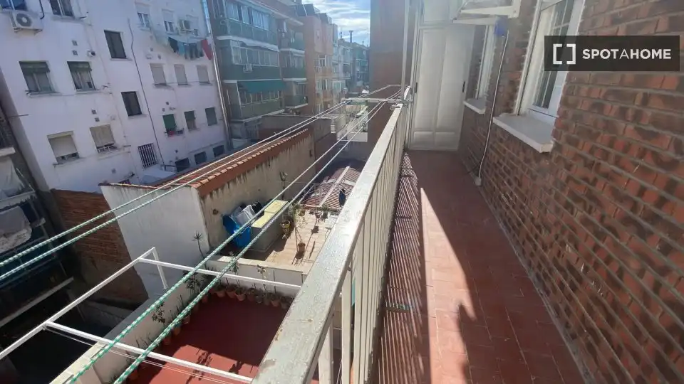 Terrassa de Pis de lloguer en Madrid amb Aire condicionat, Calefacció i Moblat