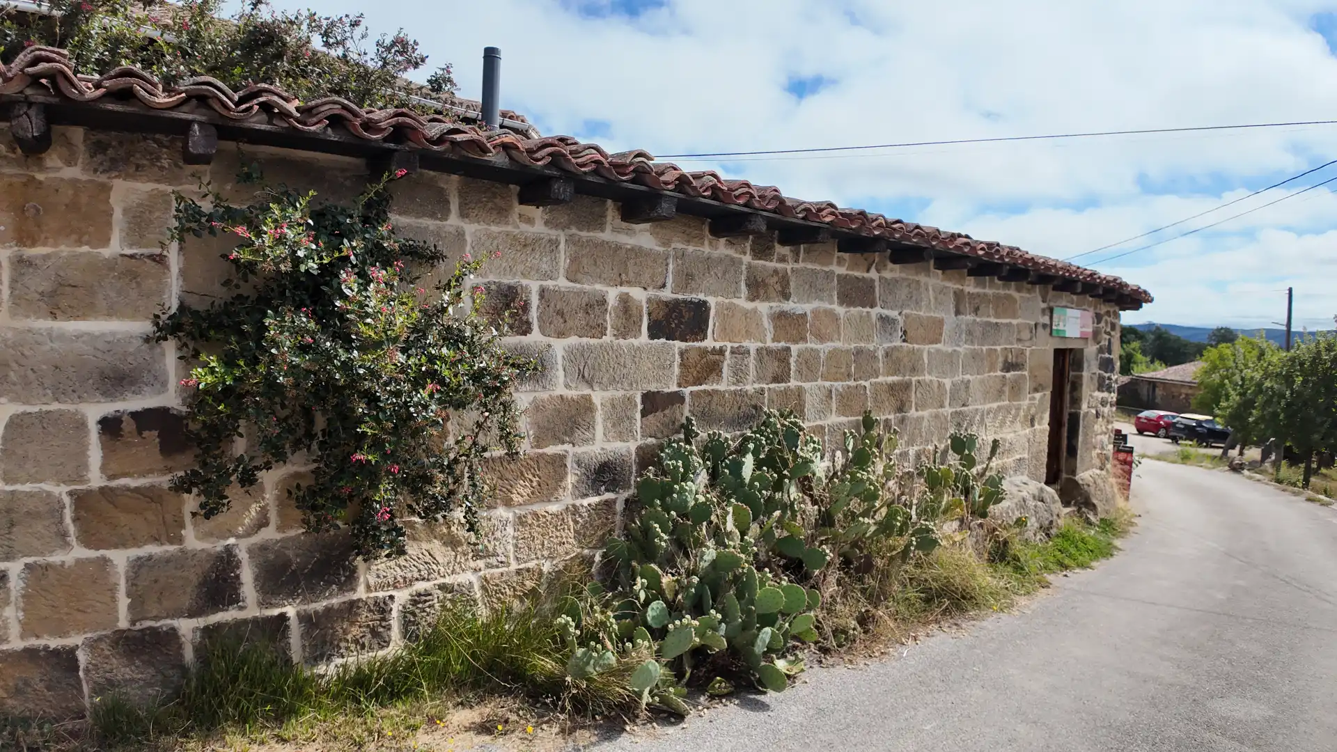 Vista exterior de Edificio en venta en Valderredible