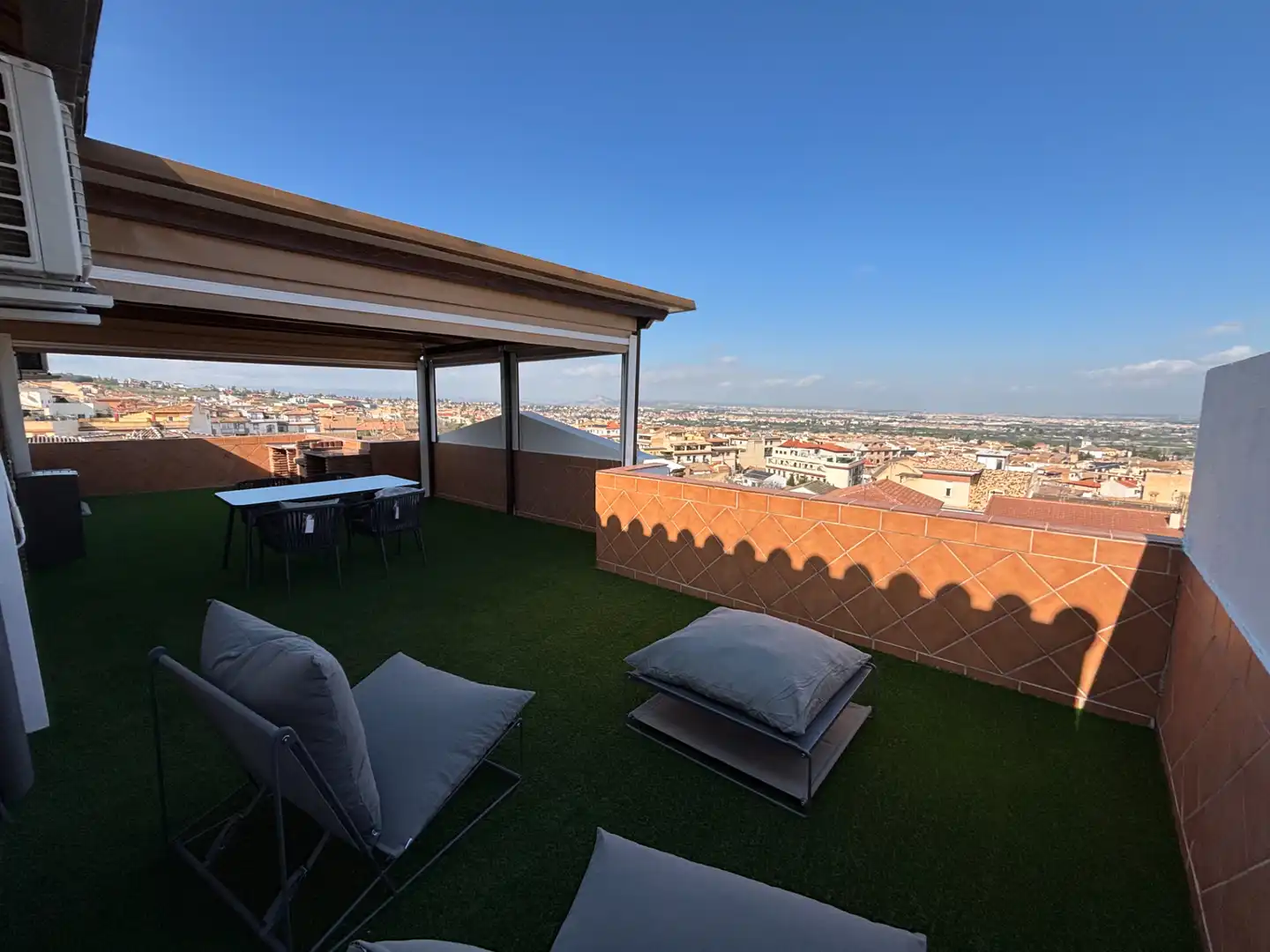 Terraza de Ático de alquiler en La Zubia con Aire acondicionado, Calefacción y Jardín privado