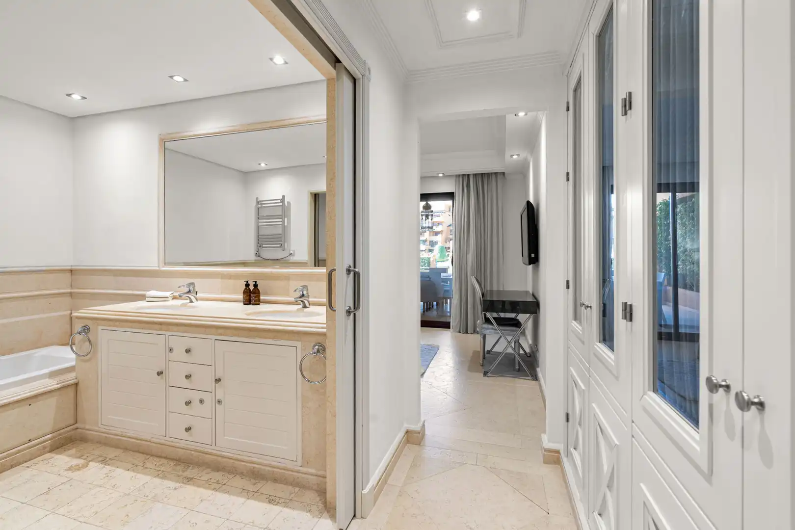 Baño de Planta baja en venta en Estepona con Aire acondicionado, Terraza y Piscina