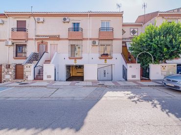 Maison mitoyenne avec piscine à vendre à Chauchina