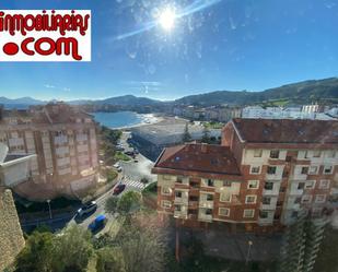 Vista exterior de Àtic en venda en Castro-Urdiales amb Calefacció, Traster i Moblat