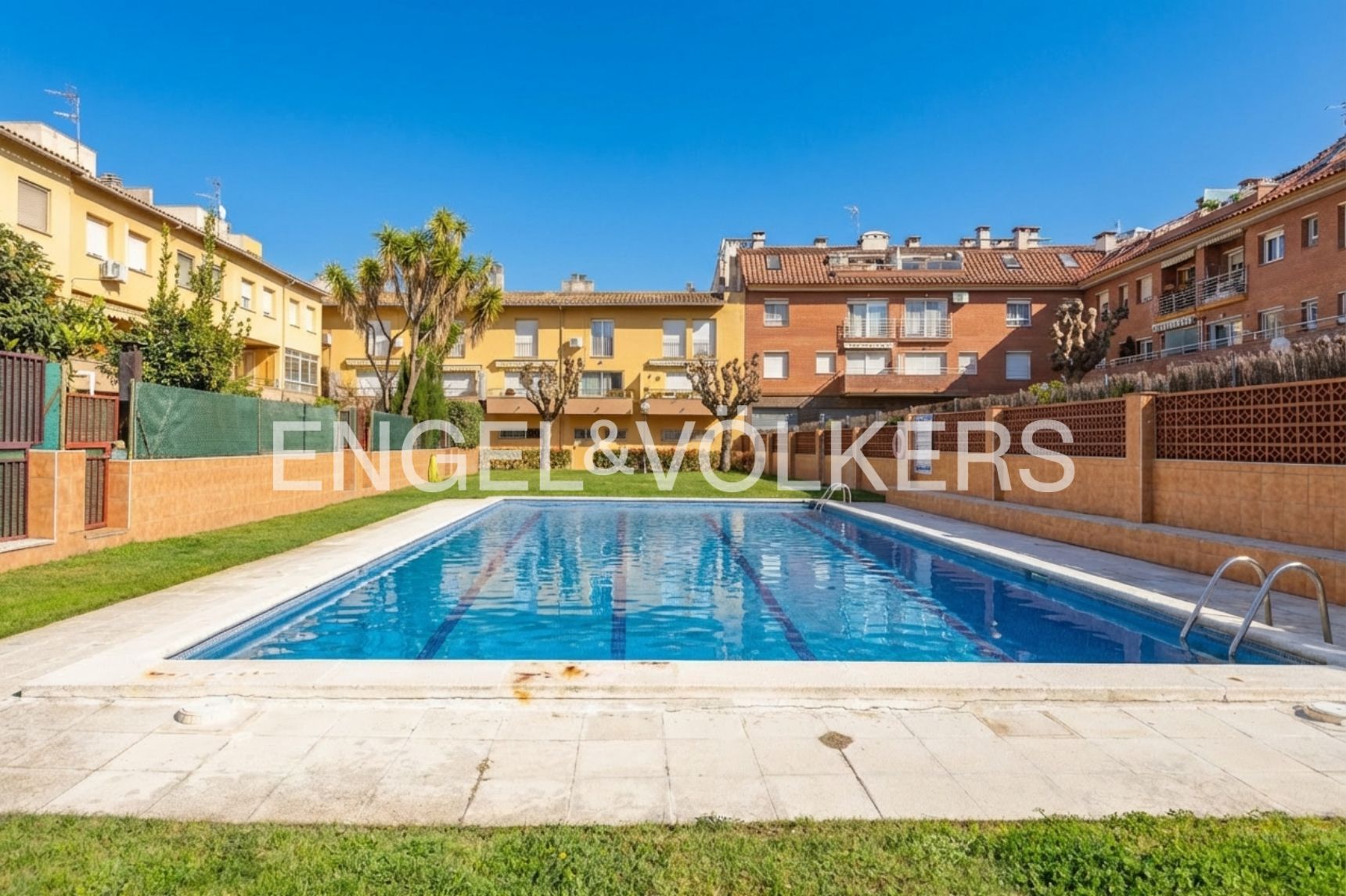 Piscina de Dúplex en venta en Palafolls con Aire acondicionado, Calefacción y Jardín privado