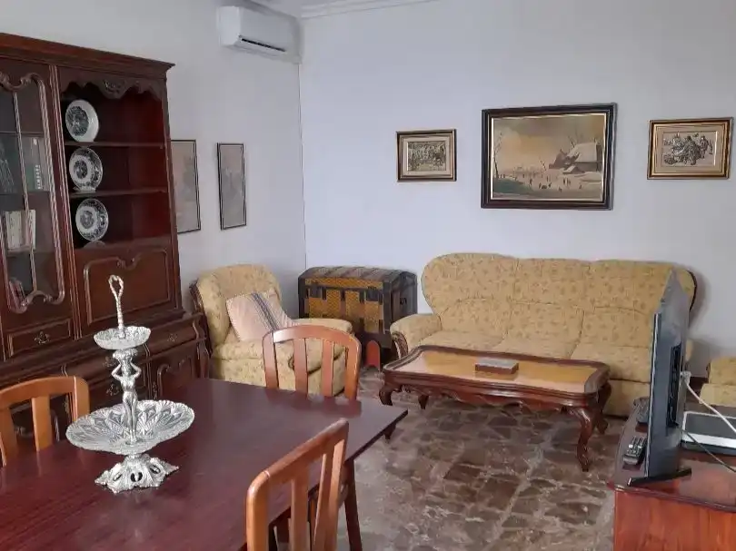 Sala d'estar de Casa adosada de lloguer en Almagro amb Aire condicionat, Traster i Moblat
