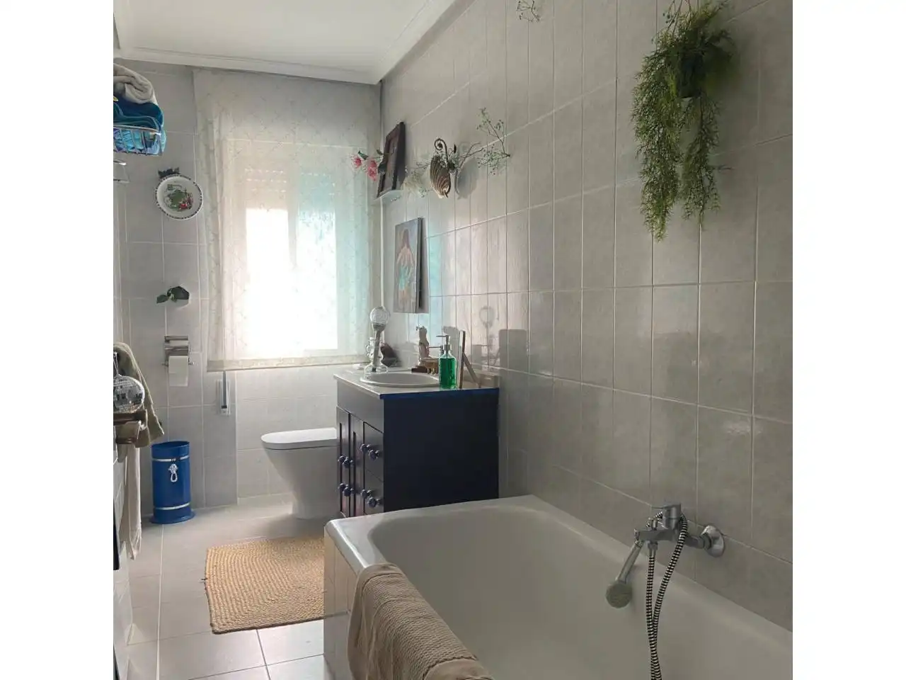 Baño de Piso en venta en León Capital  con Calefacción, Terraza y Trastero