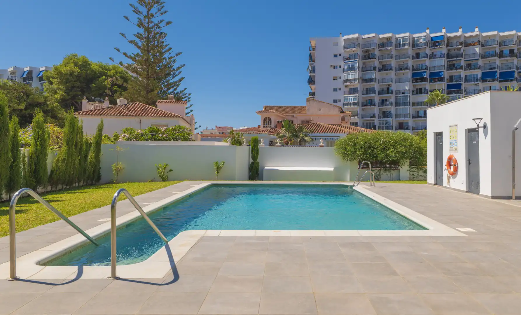 Piscina de Casa adosada en venda en Torremolinos amb Jardí privat, Terrassa i Piscina
