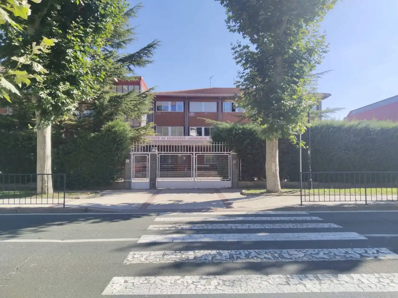 Vista exterior de Piso en venta en Briviesca con Calefacción, Parquet y Terraza