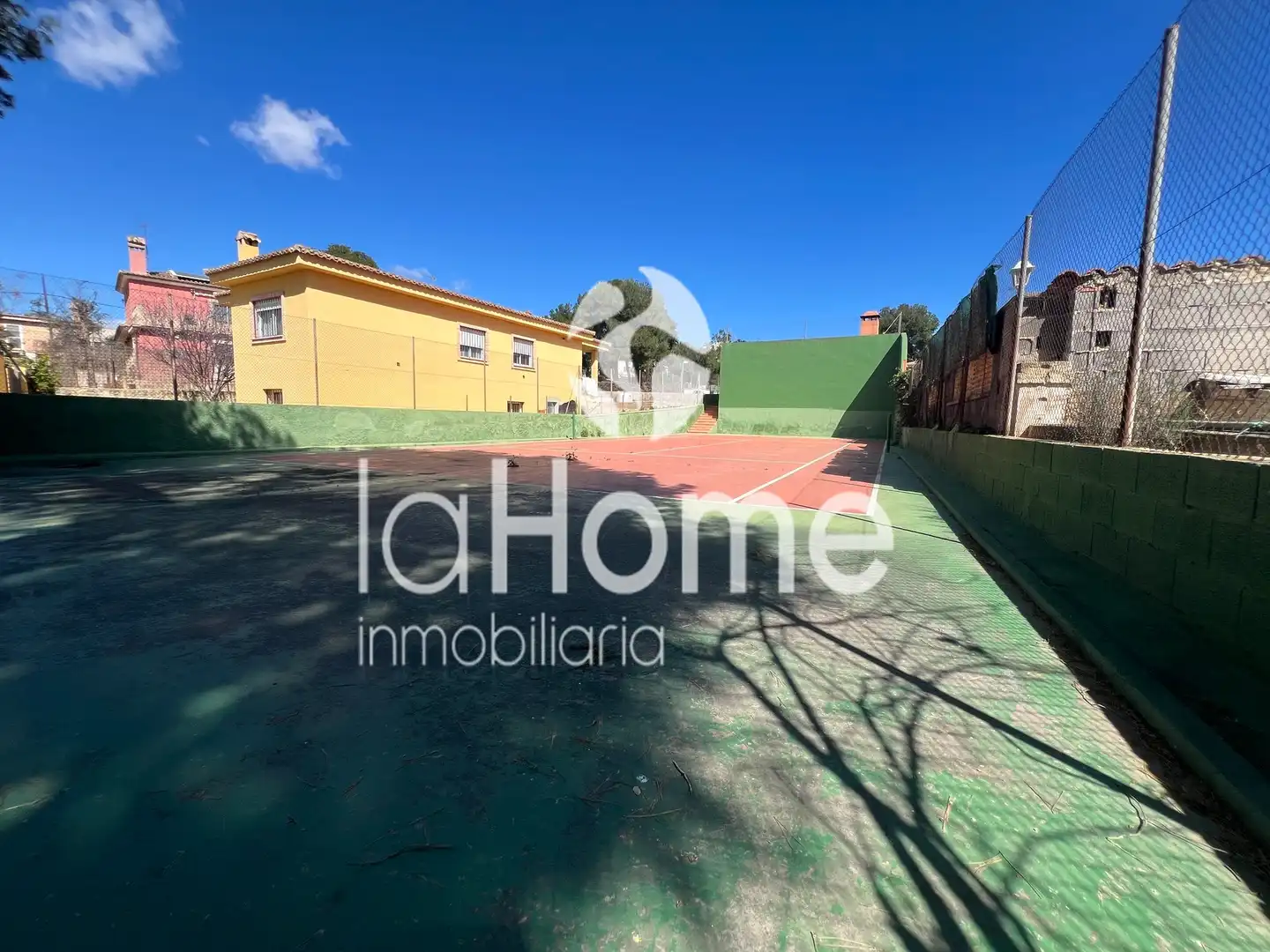 Vista exterior de Casa o xalet en venda en Paterna amb Aire condicionat, Jardí privat i Terrassa