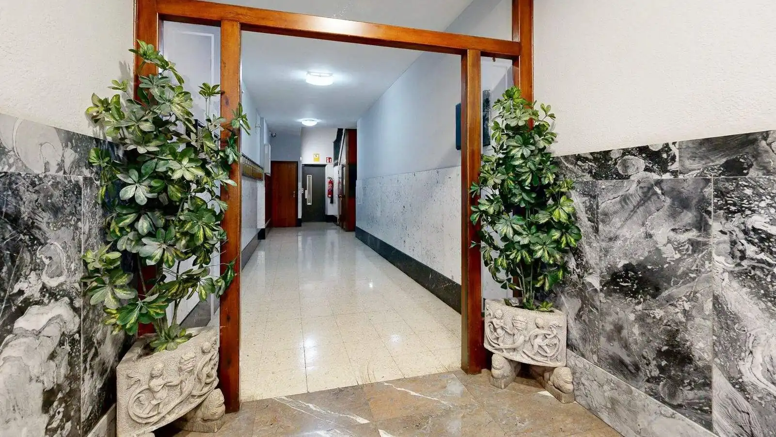 Flat with terrace for sale in Avenida de Madrid 275, imagen 2