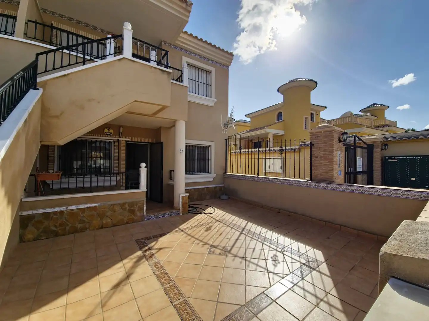 Außenansicht von Erdgeschoss zur Miete in Orihuela mit Privatgarten, Schwimmbad und Möbliert