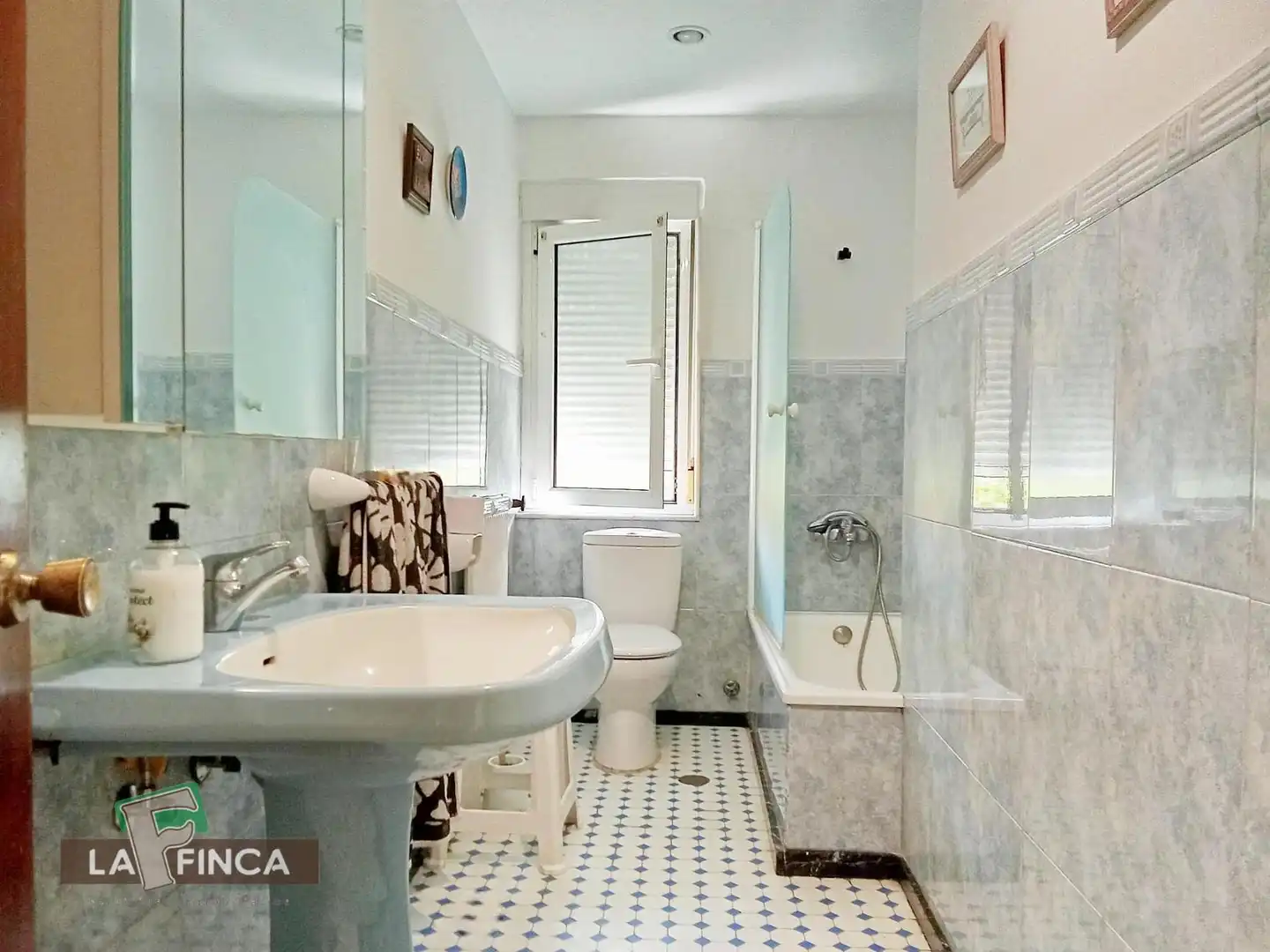 Baño de Casa o chalet en venta en Siero con Calefacción, Parquet y Terraza