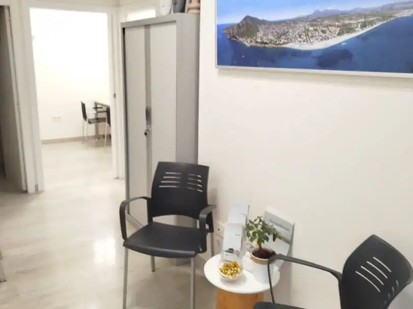 Büro zur Miete in L'Alfàs del Pi mit Klimaanlage, Heizung und Möbliert