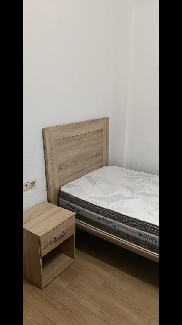 Schlafzimmer von Wohnung zur Miete in Granada mit Möbliert