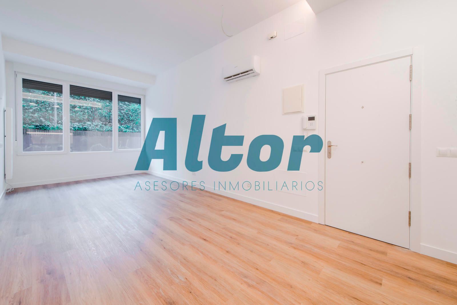 Bedroom of Flat for sale in  Madrid Capital  with Air Conditioner, Heating and Swimming Pool