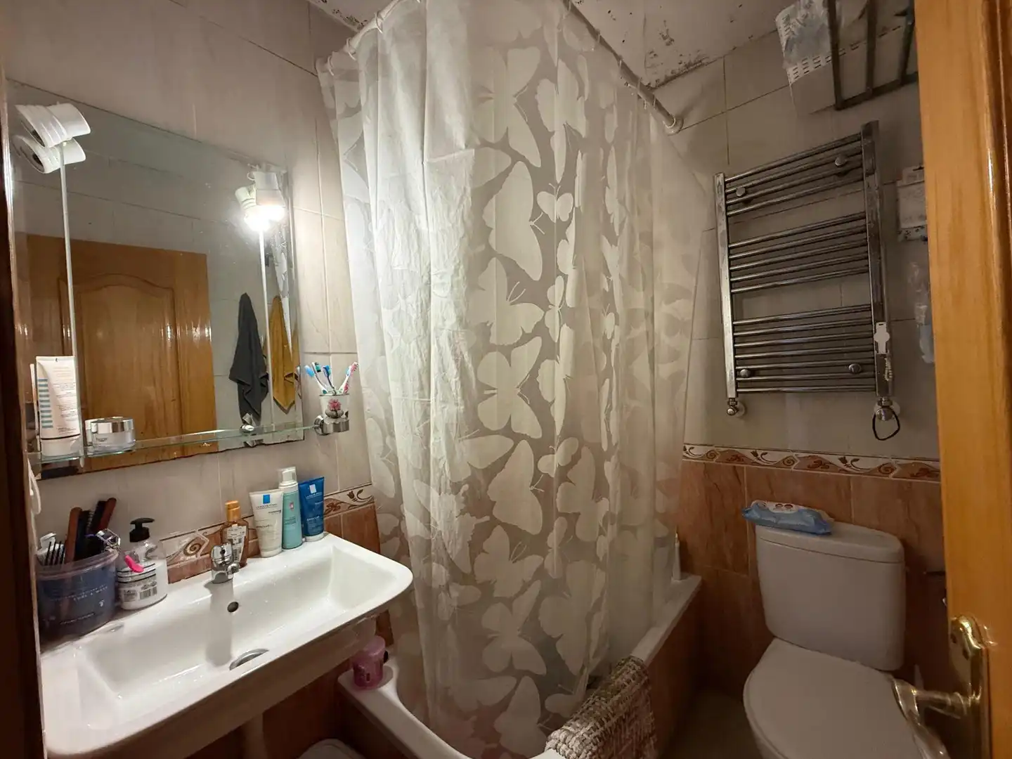 Bathroom of Flat for sale in Madrid  with Air Conditioner and Heating
