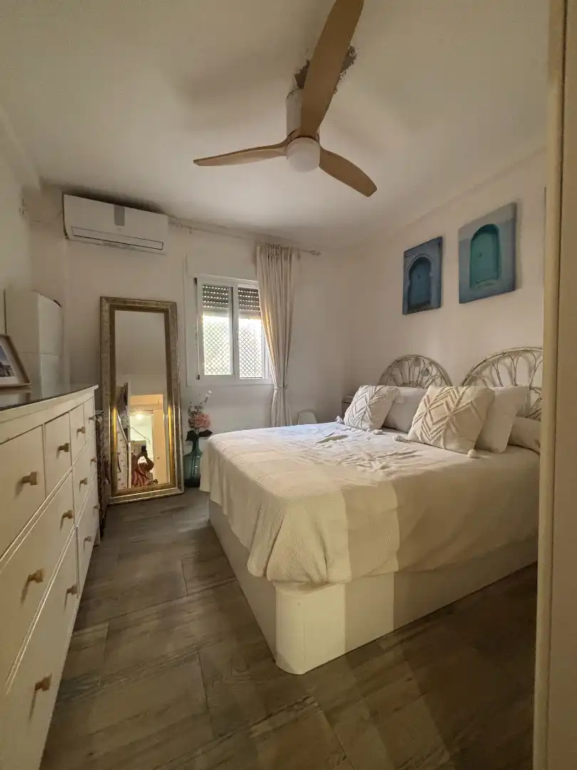 Habitación de Piso de alquiler en Bormujos con Aire acondicionado, Jardín privado y Trastero