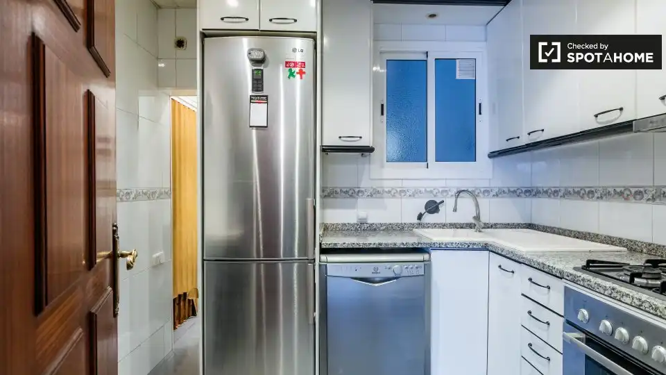 Cocina de Piso para compartir en Barcelona con Aire acondicionado, Calefacción y Amueblado
