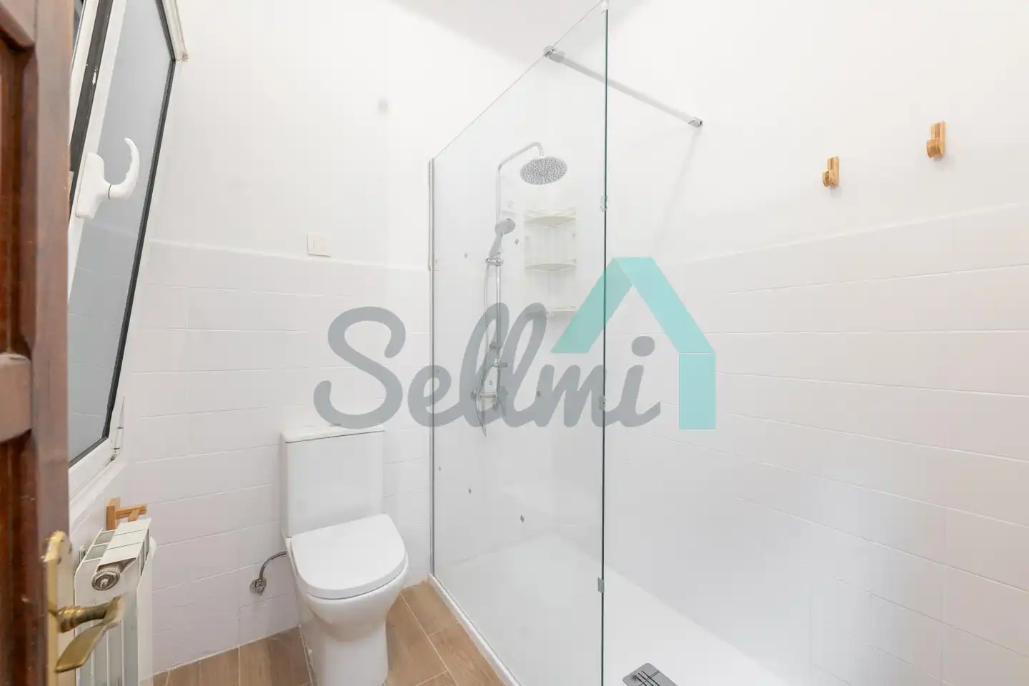 Baño de Piso de alquiler en Oviedo  con Calefacción y Amueblado