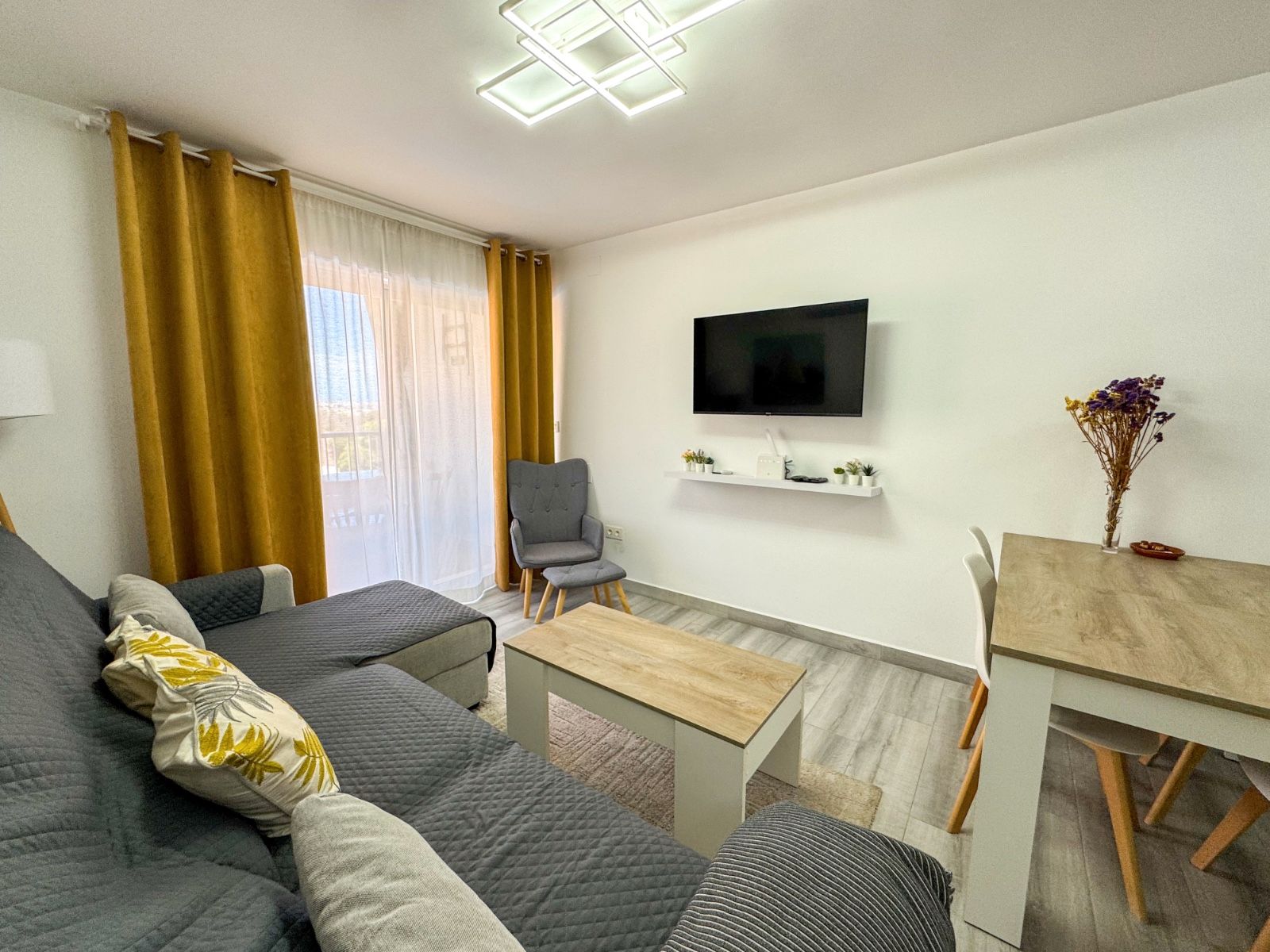 Living room of Flat to rent in Torrevieja  with Air Conditioner, Terrace and Swimming Pool