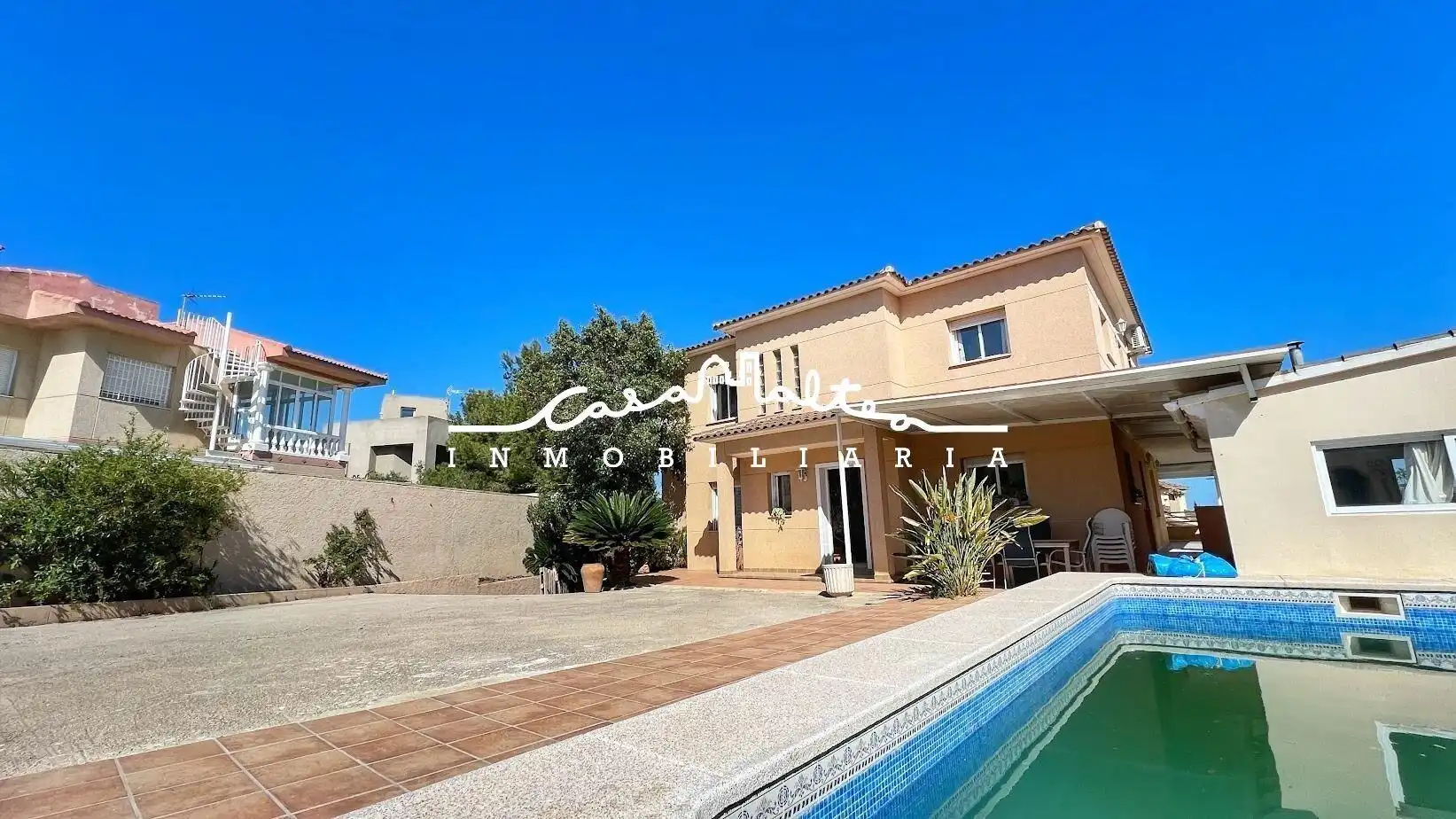 Vista exterior de Casa o chalet de alquiler en La Nucia con Aire acondicionado, Calefacción y Jardín privado