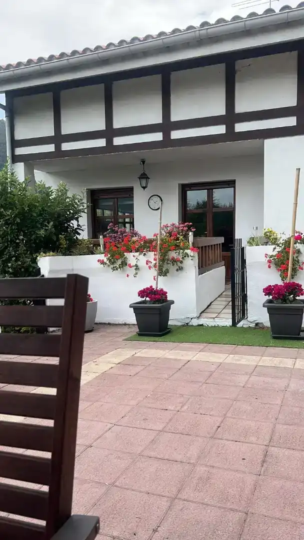 Terrassa de Casa o xalet en venda en Alonsotegi amb Jardí privat, Parquet i Moblat