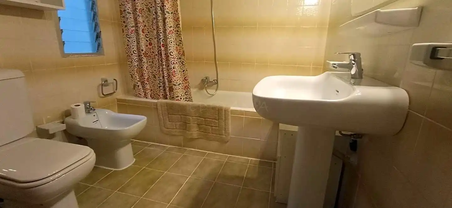 Baño de Apartamento de alquiler en Moncada con Aire acondicionado, Terraza y Amueblado
