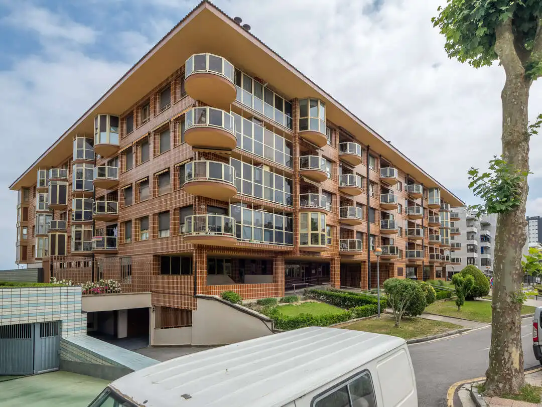 Außenansicht von Wohnung zum Verkauf in Zarautz mit Heizung, Privatgarten und Terrasse