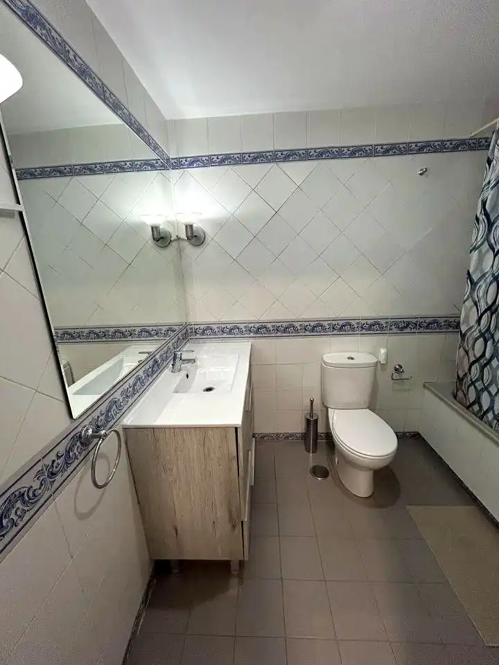 Bany de Pis en venda en Benalmádena amb Aire condicionat, Calefacció i Terrassa