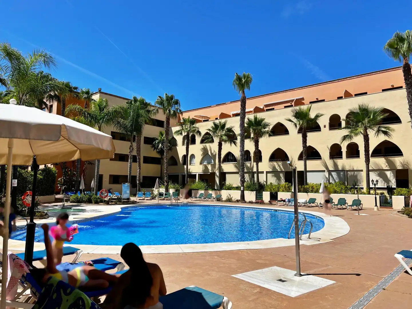 Piscina de Casa adosada en venta en Ayamonte con Aire acondicionado, Calefacción y Terraza