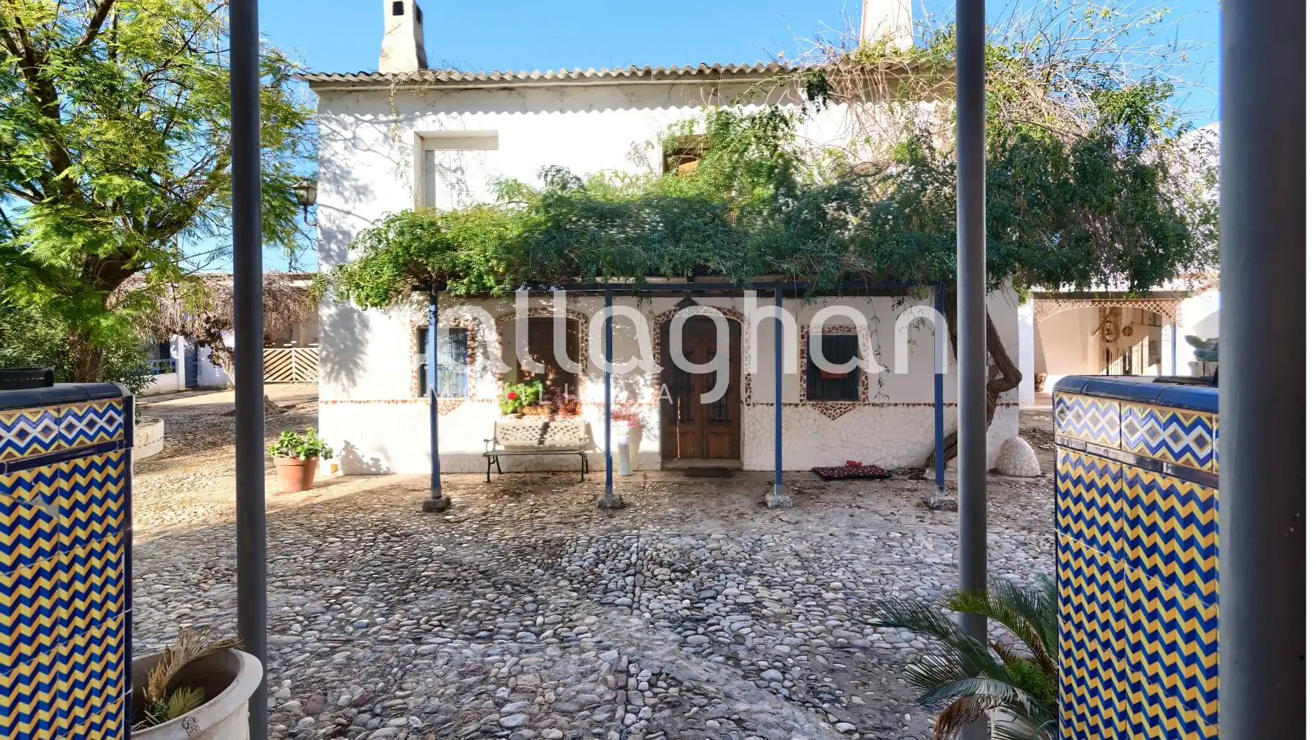 Vista exterior de Casa o xalet en venda en Manises amb Aire condicionat, Calefacció i Jardí privat