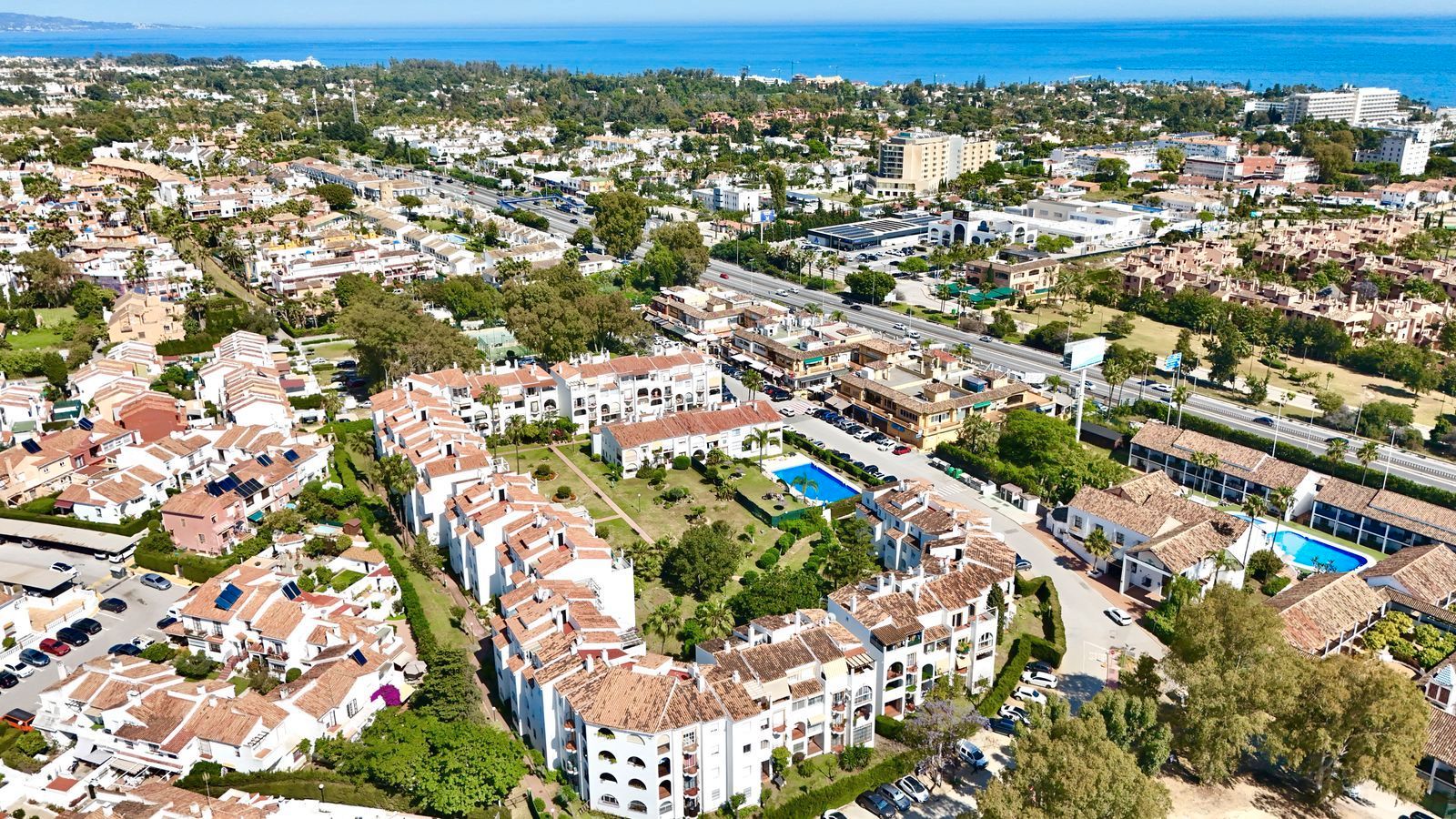 Exterior view of Apartment for sale in Estepona  with Terrace, Storage room and Furnished