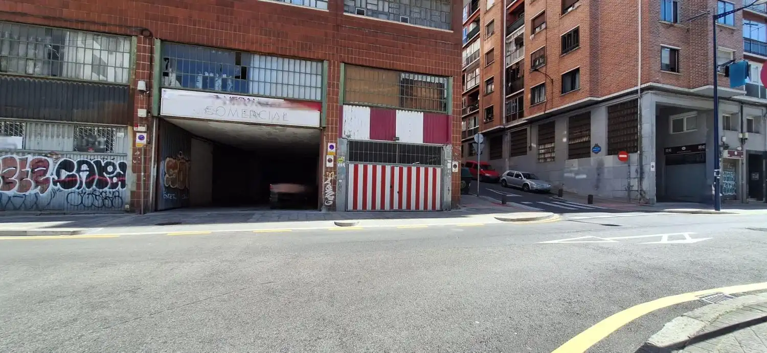 Aparcamiento en venta en Errekalde