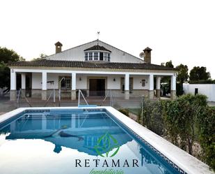 Vista exterior de Casa o xalet en venda en El Puerto de Santa María amb Aire condicionat, Jardí privat i Traster