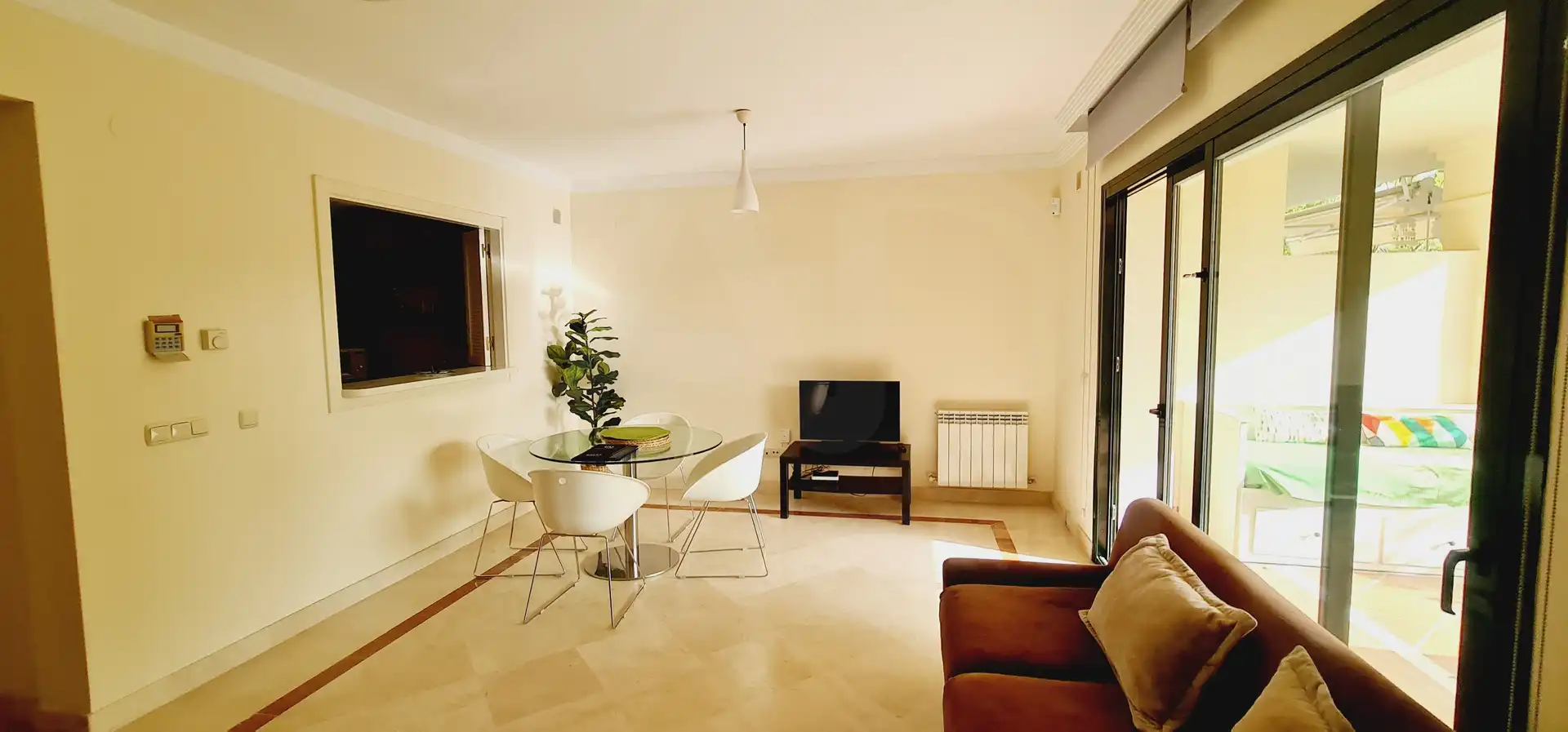 Living room of Flat for sale in Marbella  with Air Conditioner, Heating and Terrace