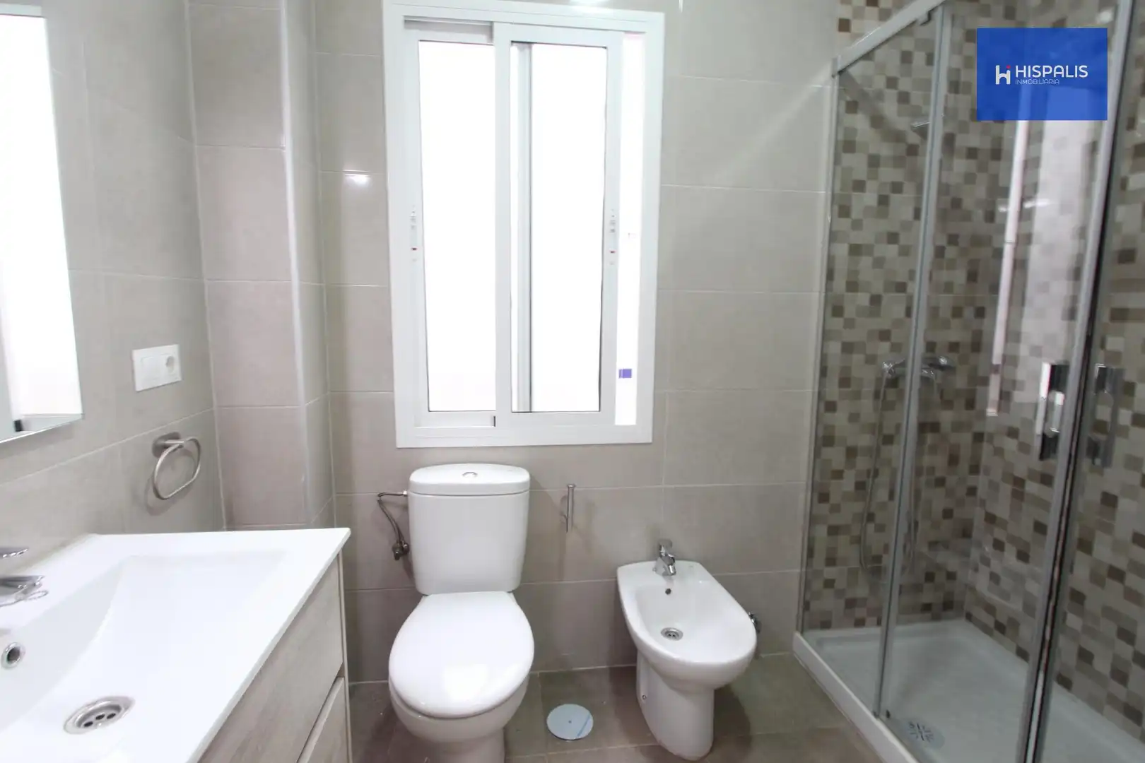 Bathroom of Ground floor for sale in Sevilla  with Air Conditioner and Heating